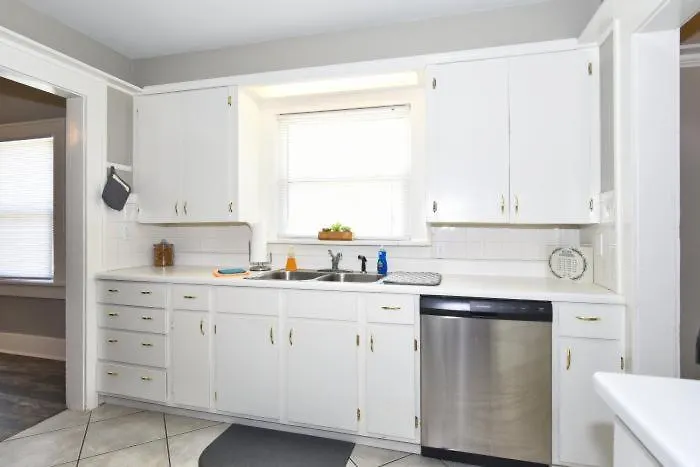 Entire Home*cherry St*food*fun*drinks*shop* Holiday home